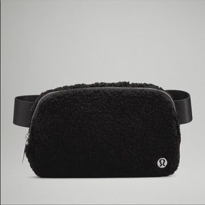 Lululemon Everywhere Fleece Belt Bag
